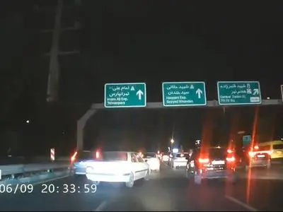 سرقت عجیب موبایل در اتوبان حکیم تهران + فیلم