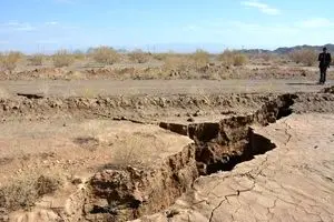 فرونشست زمین در ۳ دشت آذربایجان غربی/بحران نمک در بستر دریاچه ارومیه، استان‌های غربی کشور را تهدید می کند