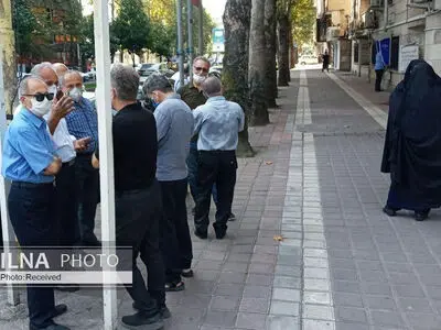 تجمع جمعی از بازنشستگان مقابل تامین اجتماعی/ در فرمول‌های همسان‌سازی تجدیدنظر کنید!