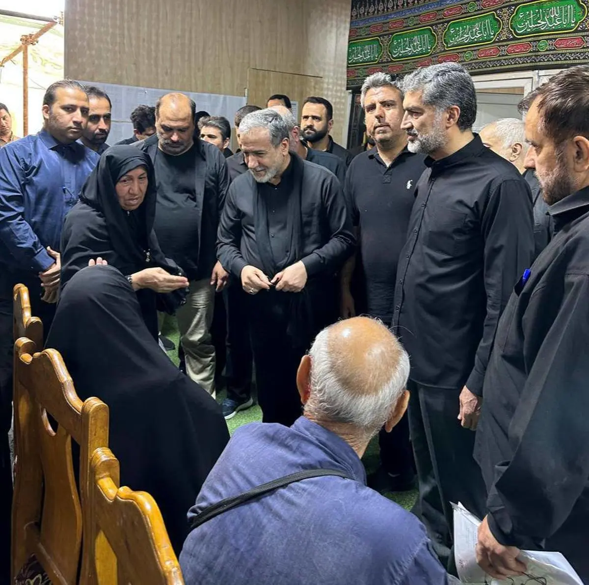 بازدید عراقچی از میز مشترک خدمت سرکنسولگری ایران در نجف اشرف