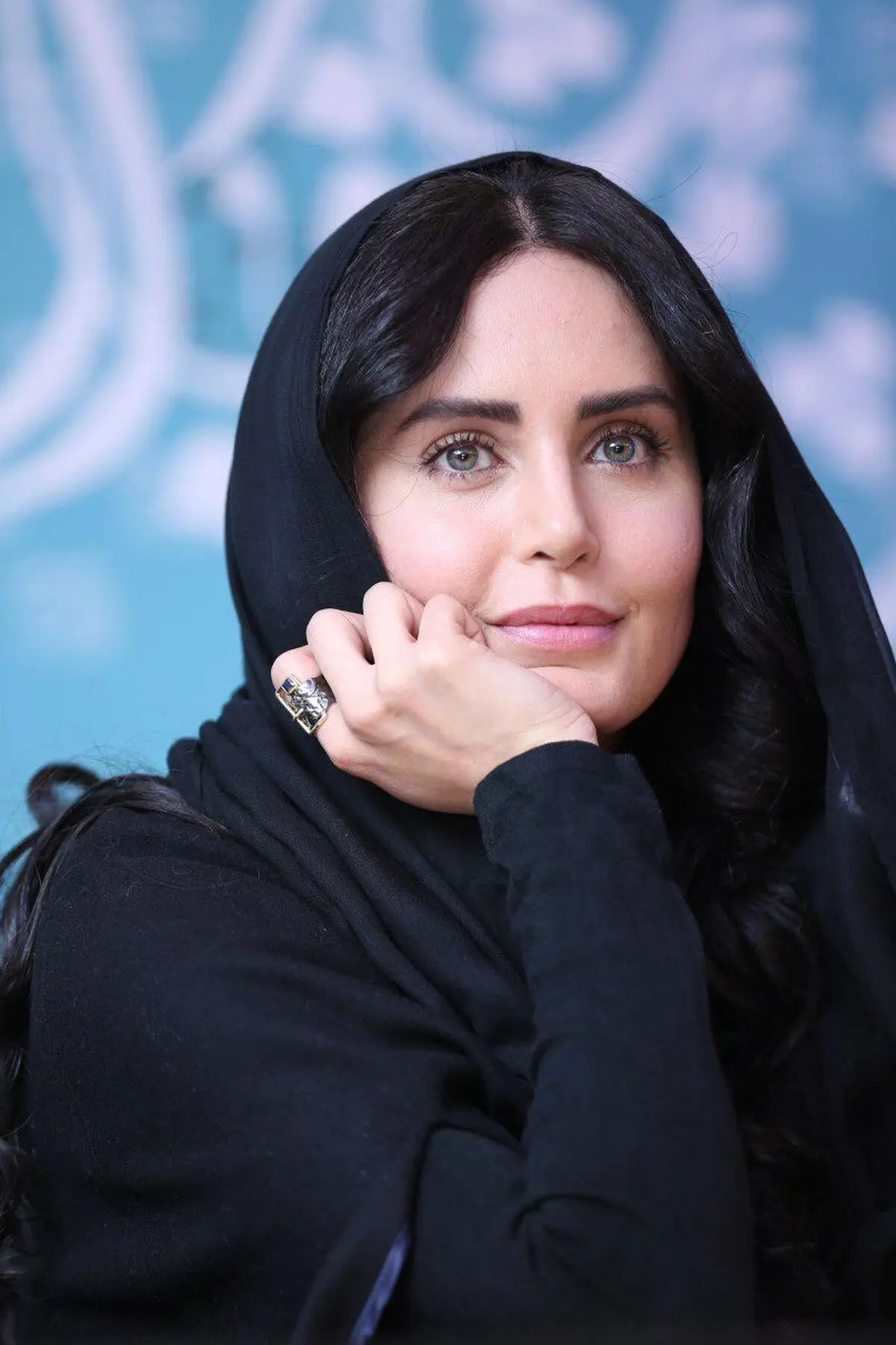 اولین بازی تئاتری الناز شاکردوست
