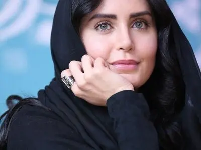 اولین بازی تئاتری الناز شاکردوست
