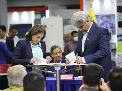 Venezuela, Iran sign 60 MoUs in joint sci-tech expo