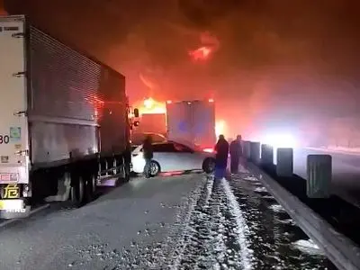 یک کشته و ۲۶ زخمی در تصادف زنجیره‌ای ژاپن + فیلم