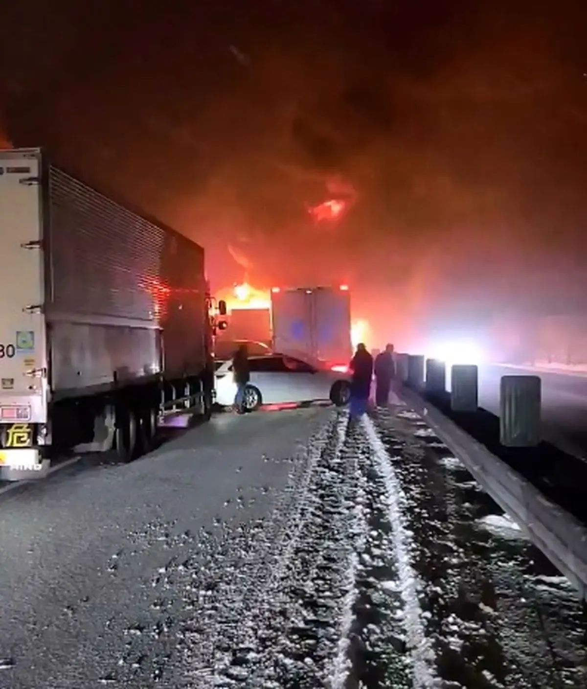 یک کشته و ۲۶ زخمی در تصادف زنجیره‌ای ژاپن + فیلم