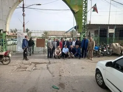 کارگران بازنشسته «هفت تپه» مقابل درب ورودی مجتمع تجمع کردند 
