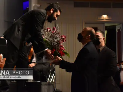 The Minister of Foreign Affairs attends in the performance of the Tehran Symphony Orchestra
