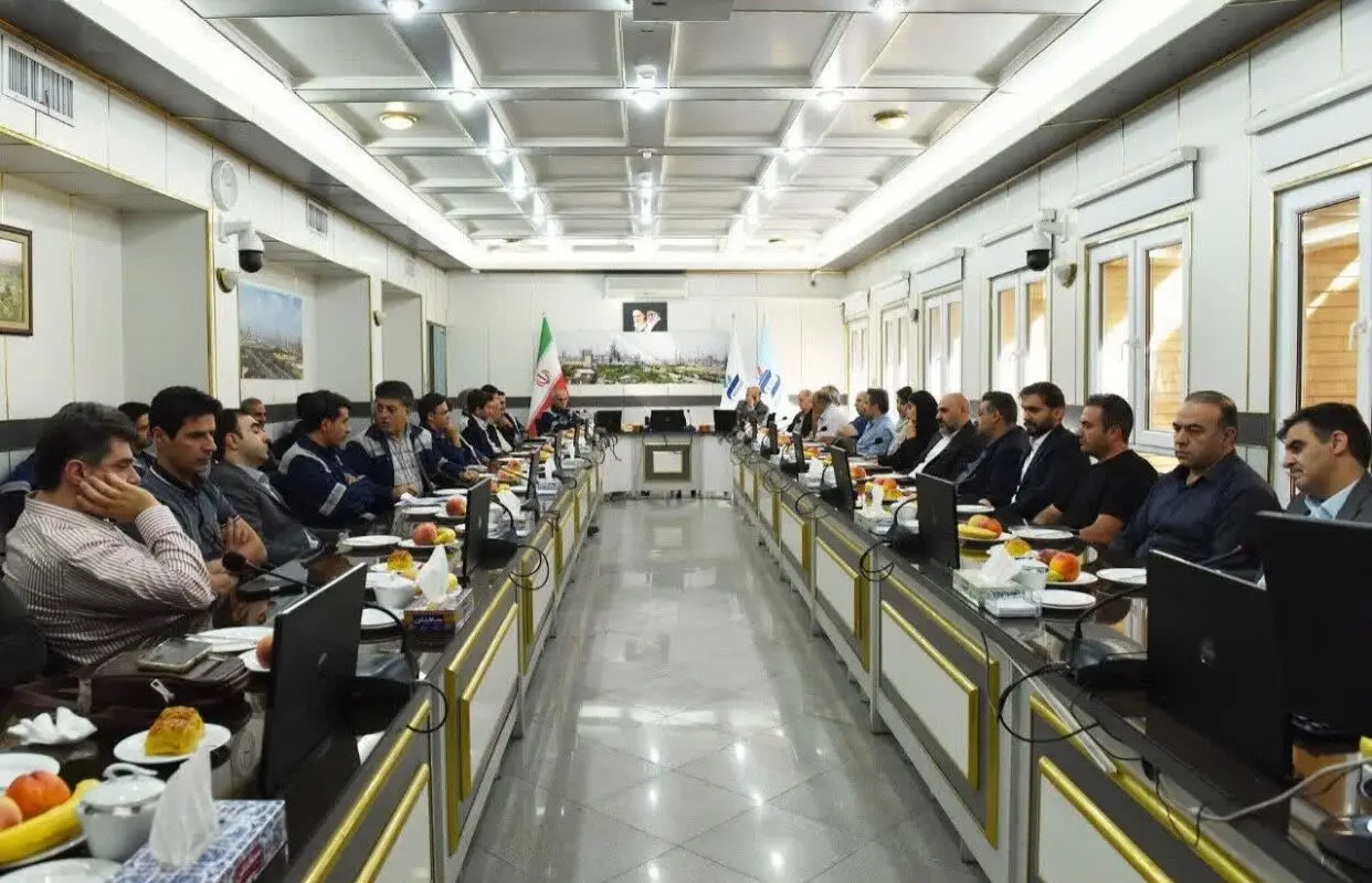 بررسی ظرفیت سازندگان و قطعه‌سازان آذربایجان شرقی برای تأمین نیازهای پتروشیمی تبریز
