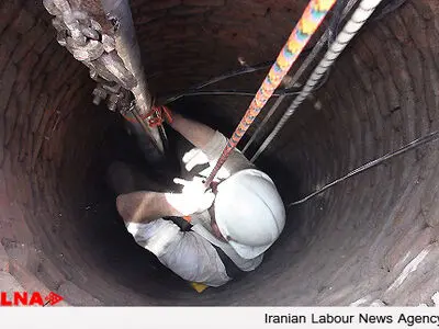 یک کارگر چاه‌کن از عمق ۳۰متری نجات یافت 