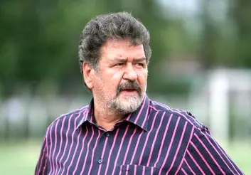 عابدینی: مگر فوتبالی‌تر از دایی هم داریم که صلاحیتش برای تیم ملی رد می‌شود