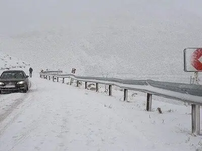 محور توسکستان مسدود است / رانندگان از سفرهای غیرضروری خودداری کنند