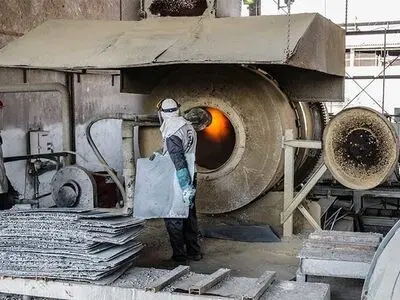 انتقاد کارگران شرکت روی بندر عباس از وضعیت شغلی 