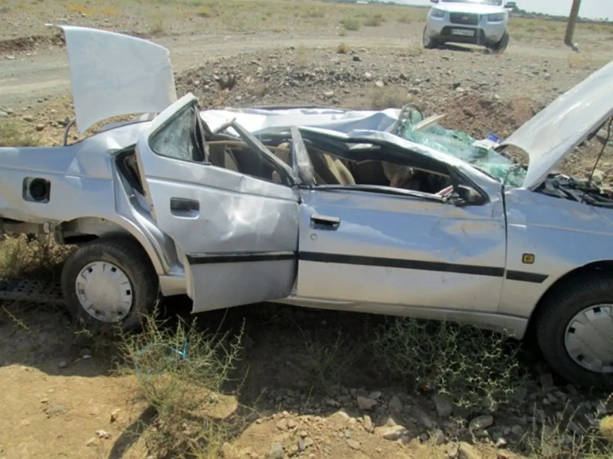 ۳ مصدوم در حادثه واژگونی پژو ۴۰۵