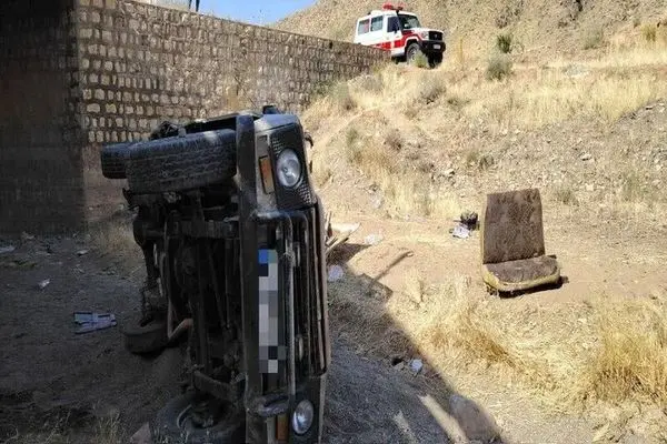 ۹زخمی بر اثر واژگونی خودرو حامل کارگران