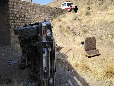 ۹زخمی بر اثر واژگونی خودرو حامل کارگران