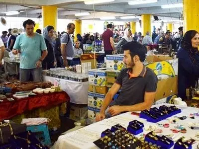 پرداخت کمک هزینه یک میلیون تومانی به ۱۶۴ کسبه جمعه بازار پاساژ پروانه