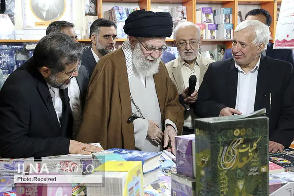 بازدید رهبرانقلاب از سی و پنجمین نمایشگاه بین‌المللی کتاب تهران