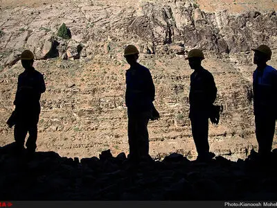 دوندگی‌های کارگران پیمانکاری چادرملو برای اجرای طرح طبقه‌بندی مشاغل/ چرا تساوی مزدی اجرایی نمی‌شود؟!