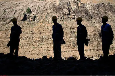 دشمنی مافیای پیمانکاران با تبدیل وضعیت کارگران/ قرارداد‌های «خرید خدمات» غیرقانونی‌ست