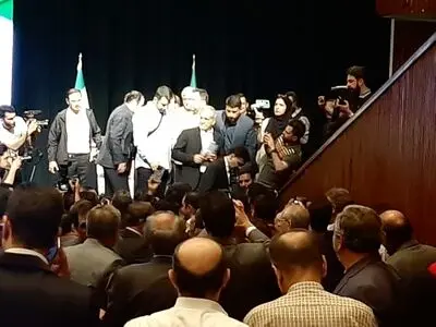 در برابر شما جرائت شعار ندارم اما مقابل زورگویان می‌ایستم و کوتاه نمی‌آیم