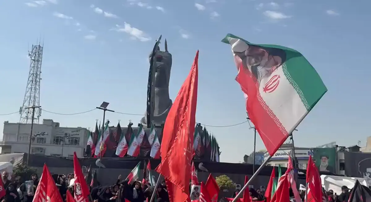 میدان انقلاب مملو از دوستداران رهبر شهید انقلاب است + فیلم
