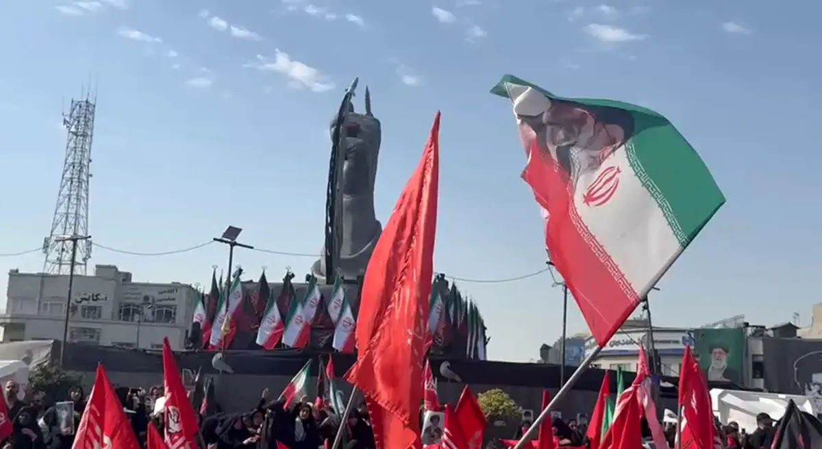 میدان انقلاب مملو از دوستداران رهبر شهید انقلاب است + فیلم