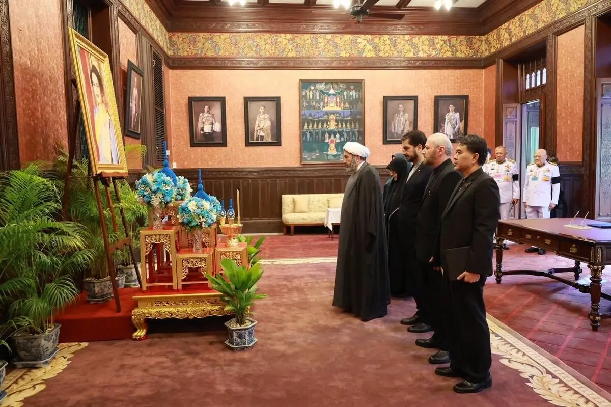رئیس سازمان فرهنگ و ارتباطات اسلامی دفتر یادبود ملکه سیریکیت را امضا کرد