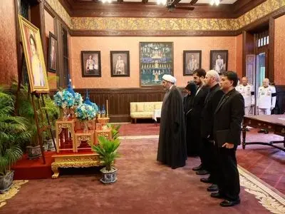 رئیس سازمان فرهنگ و ارتباطات اسلامی دفتر یادبود ملکه سیریکیت را امضا کرد