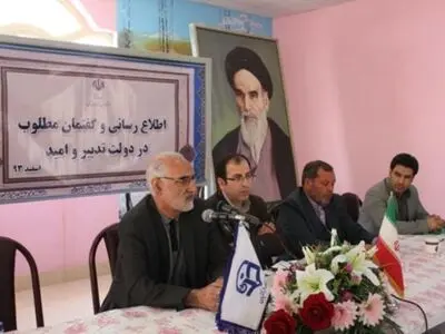 سیاسیون ما لازم است به پیشینه پرشکوه ادبیات نگاهی داشته باشند 