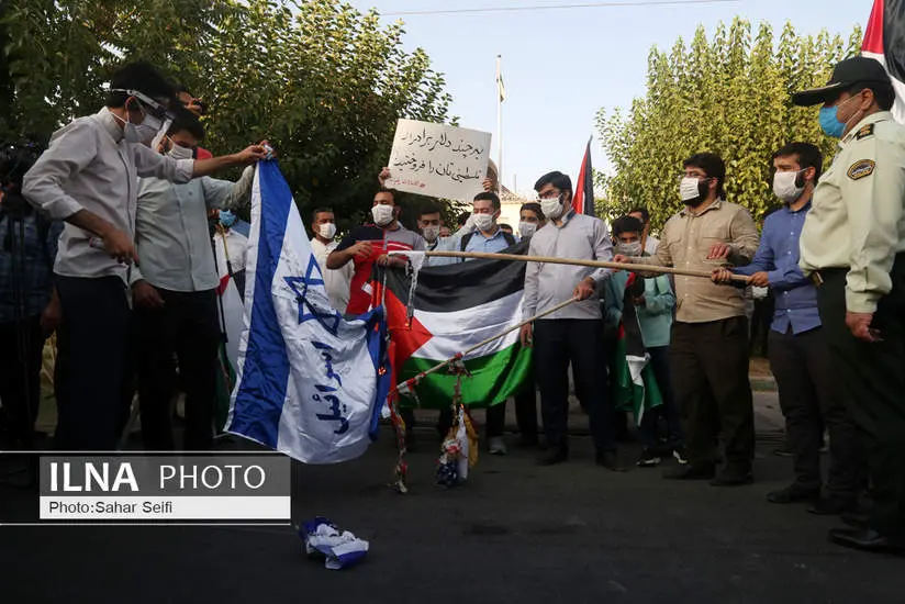  تجمع تعدادی از دانشجویان دانشگاه‌های تهران مقابل سفارت امارات