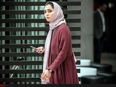 پگاه آهنگرانی و مهرداد صدیقیان در جمع بازیگران «لابی» 