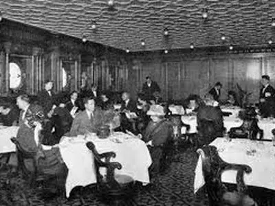 شام آخر تایتانیک قبل از غرق شدن چه بود؟