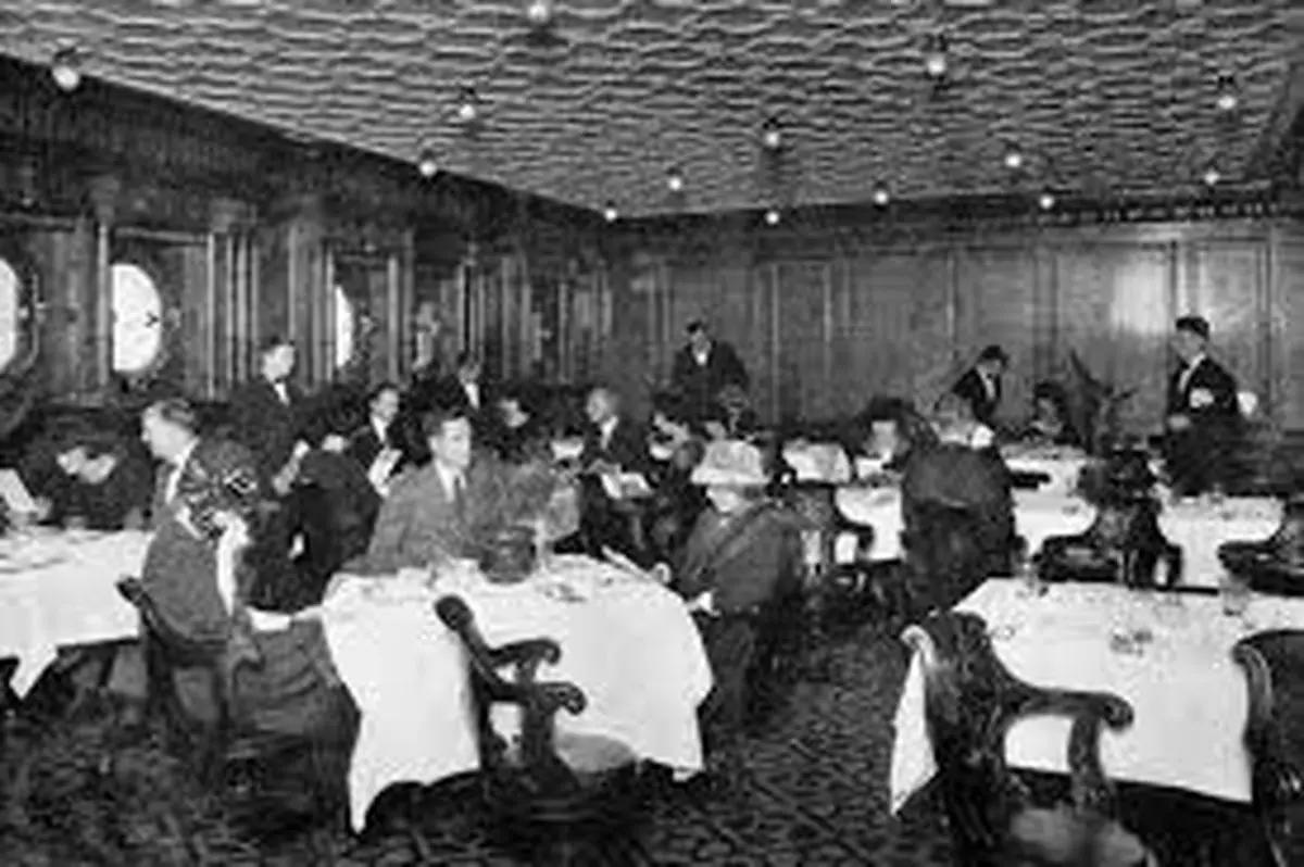 شام آخر تایتانیک قبل از غرق شدن چه بود؟