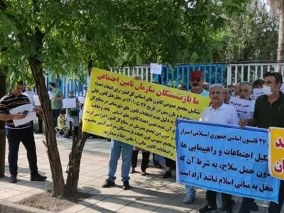 تجمع جمعی از بازنشستگان مقابل هتل انزلی/ اعتراض به انتخابات کانون عالی