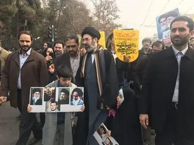 حجت‌الاسلام مجتبی خامنه‌ای به جمع راهپیمایان پیوست