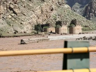 لزوم ترمیم سریع دیوار ساحلی شهر/ خطر وقوع سیلاب دوباره خرم آباد را تهدید می‌کند