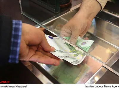 از نفوذ اسکناس‌های نو بانک‌ها در بازار آزاد، تا دست‌های پشت پرده نوسانات بازار ارز