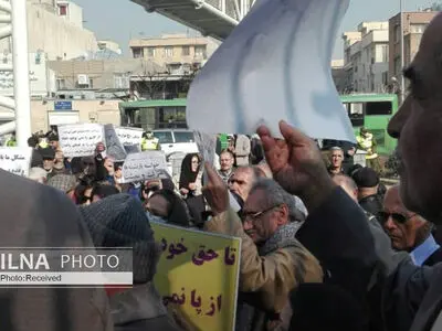 تجمع بازنشستگان مقابل مجلس/ بودجه همسان‌سازی ناکافی و افزایش ۱۵ درصدی مستمری‌ها ناعادلانه است