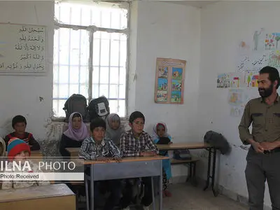 چرا برخی معلمان کمتر از همکارانشان حقوق می‌گیرند؟ / قانونِ "شغل یکسان، مزد یکسان" در نظام آموزشی اجرا نمی‌شود