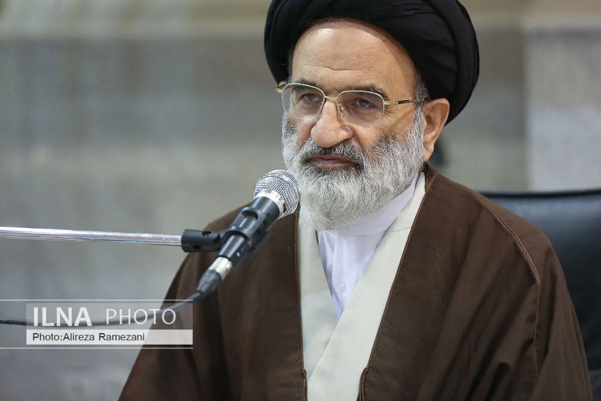 شرکت در نماز جمعه به معنای تجدید بیعت با ولی فقیه است