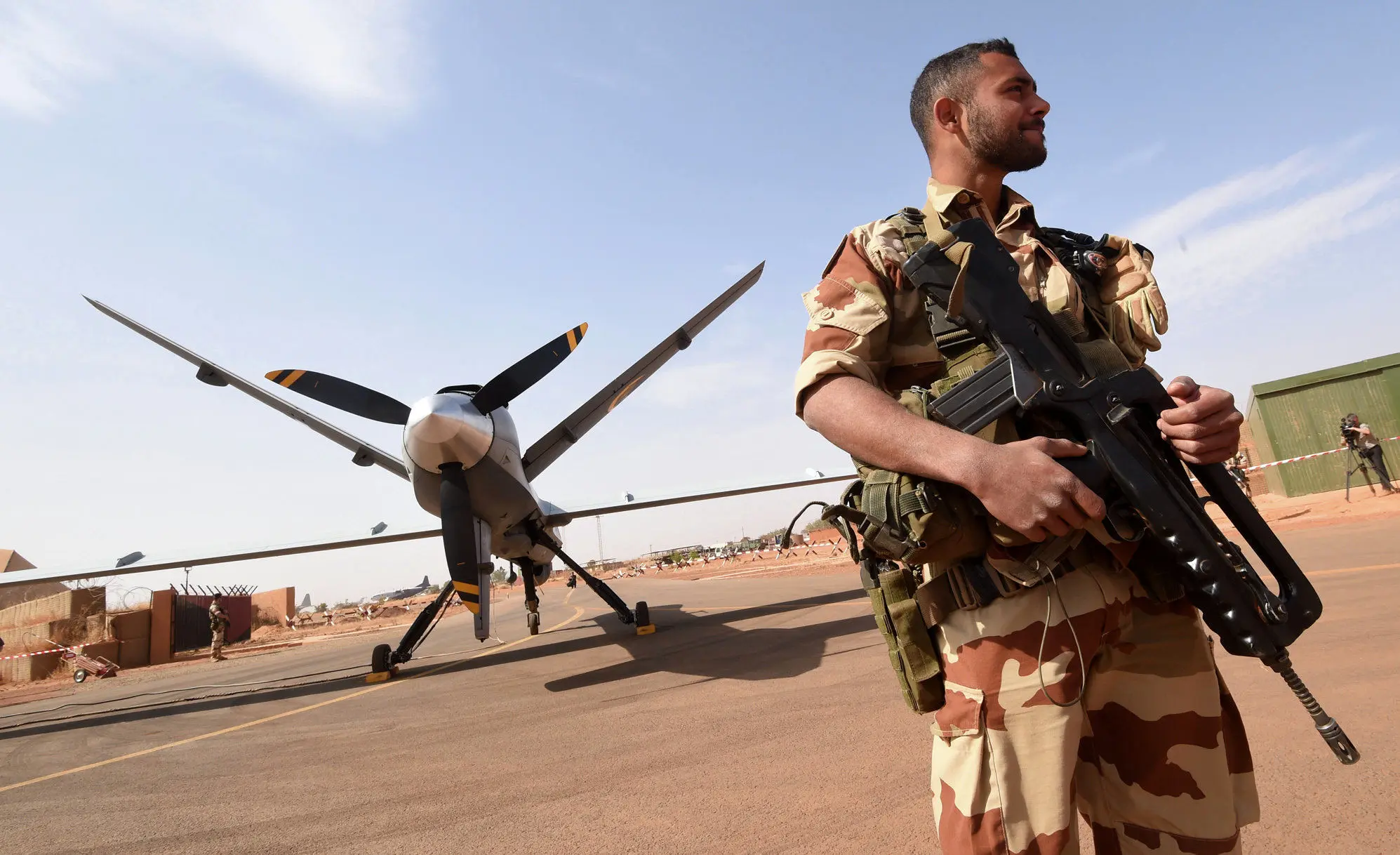 فرانسه ۶۰۰ نیروی اضافی به ساحل صحرایی آفریقا اعزام می‌کند