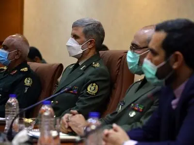 در صادرات اقلام و تجهیزات دفاعی مشکلی نداریم