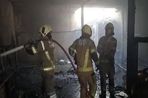 نجات بیش از 15 نفر از حادثه آتش‌سوزی یک برج مسکونی در مشهد