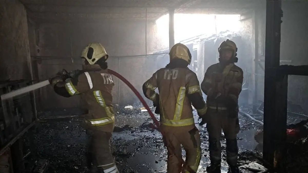 نجات بیش از 15 نفر از حادثه آتش‌سوزی یک برج مسکونی در مشهد