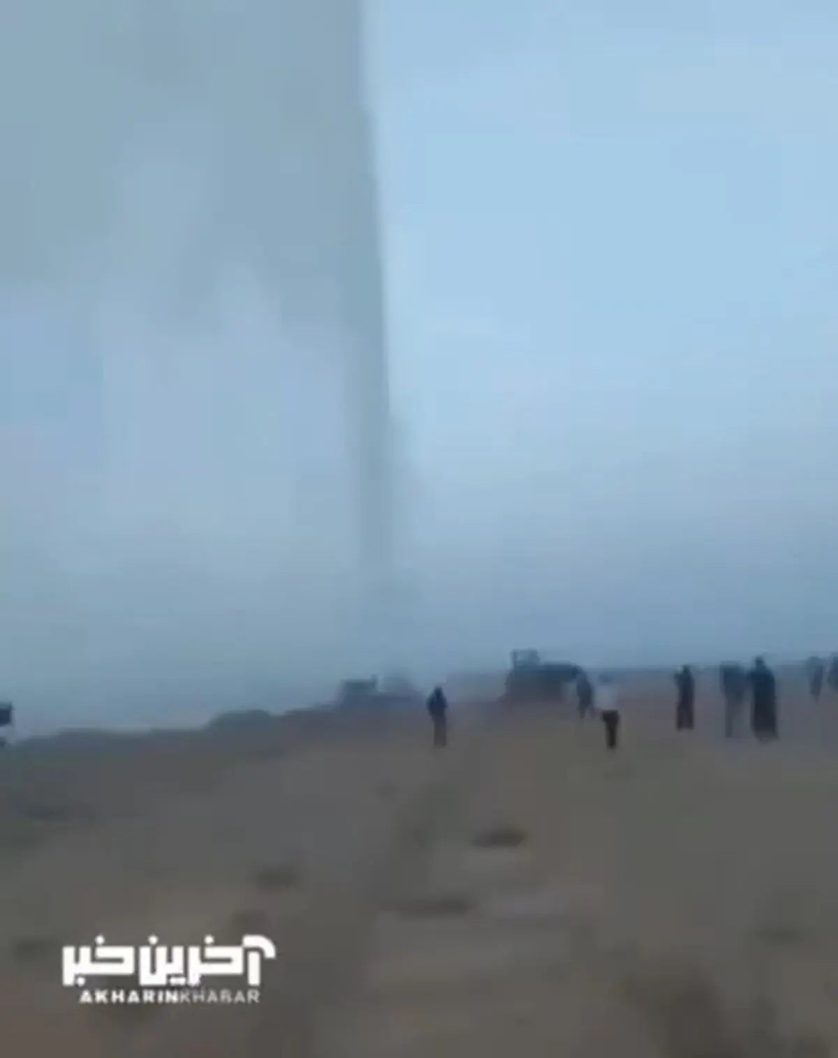 فیلم‌ تعرض به خط لوله انتقال آب به یزد در شرق اصفهان
