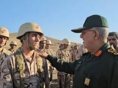 فرمانده نیروی زمینی سپاه به منطقه مرزی جلفا رفت