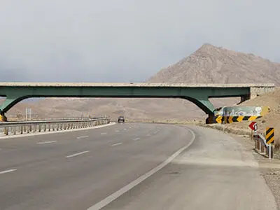 آزادراه شرق از مهمترین طرح‌های استان اصفهان است/ همکاری لازم با سرمایه‌گذاران در استان