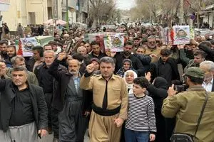 پیکر سه شهید جنگ رمضان در مریوان تشییع شد