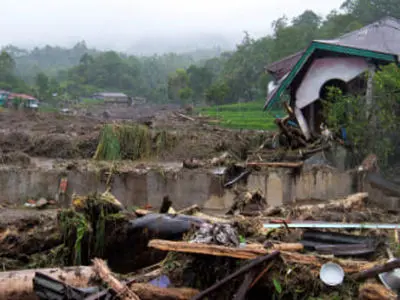 ۱۸ کشته و مفقود در پی جاری شدن سیل در اندونزی