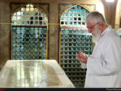 غبارروبی مضجع مطهر حضرت امام رضا (علیه‌السلام) با حضور رهبر انقلاب